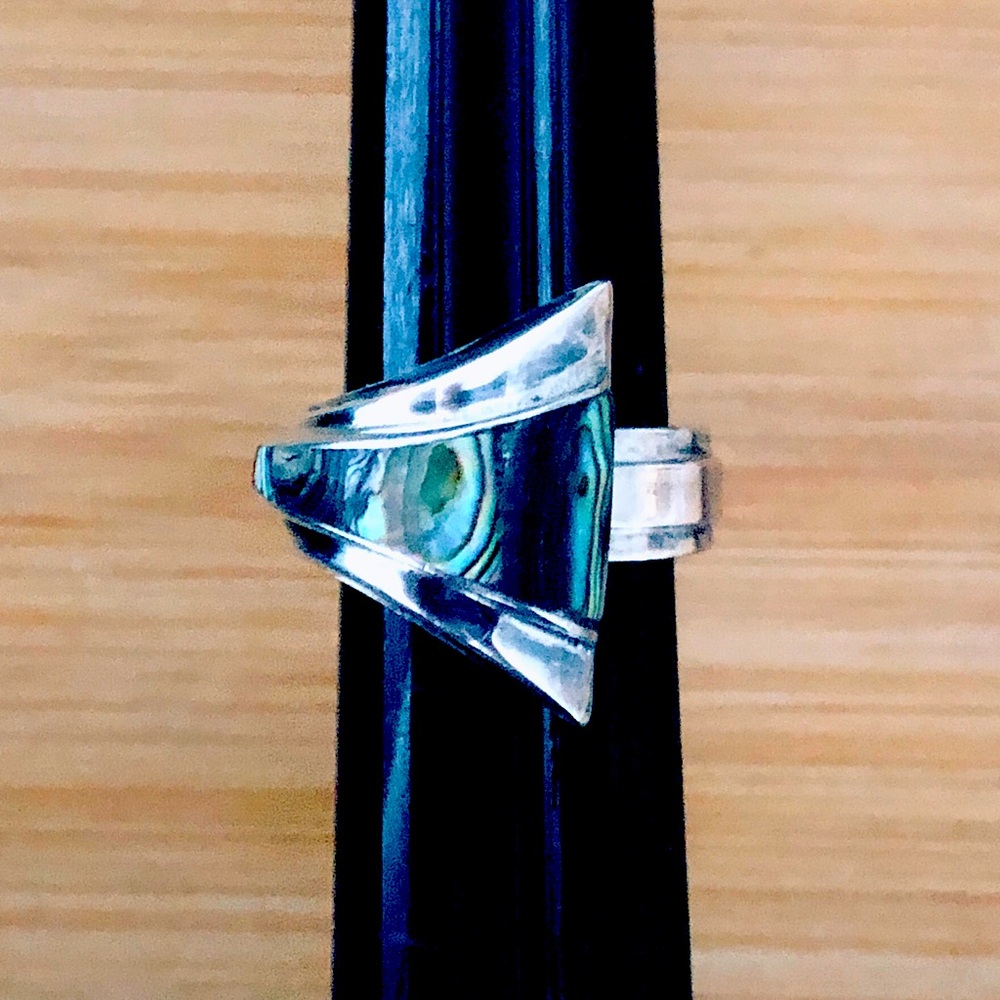 $112 Bell Collectible Abalone Open Shank Estate Ring Sterling Well Marked
